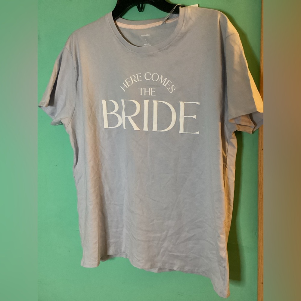 Miss to Mrs Here Comes The Bride Size Large Crewneck T-Shirt NWT